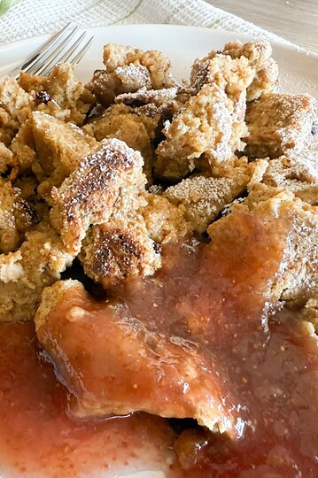 Golden, crispy fried chicken served with flavorful homemade fruit sauce on a white plate. Perfect comfort food and recipe inspiration.