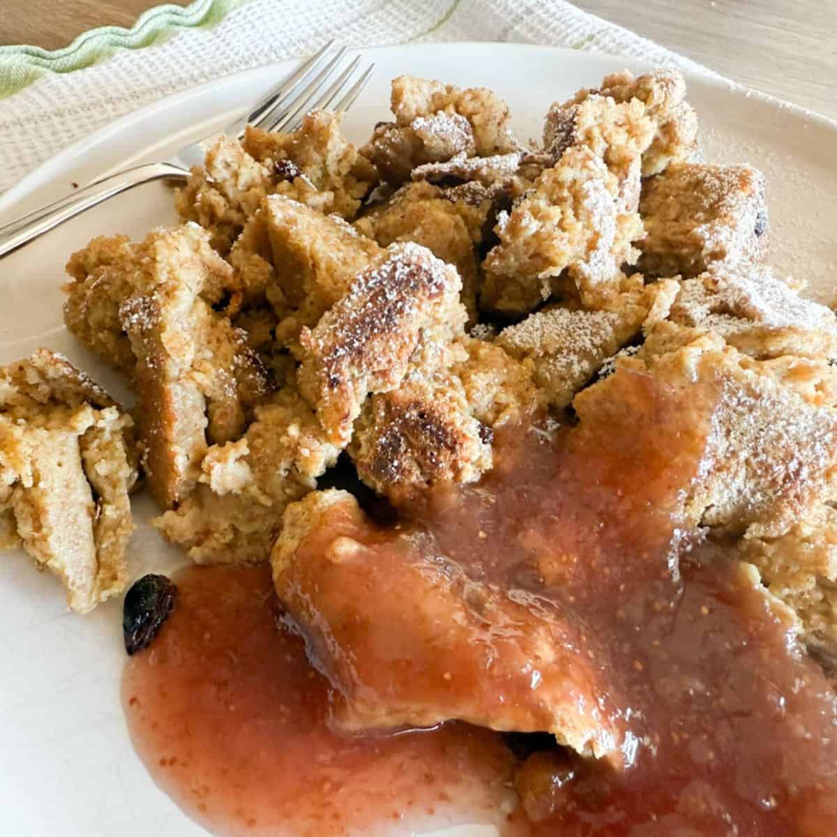 Golden, crispy fried chicken served with flavorful homemade fruit sauce on a white plate. Perfect comfort food and recipe inspiration.