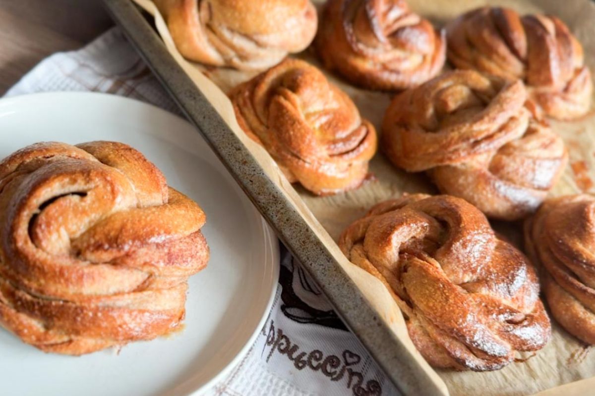 Delicious homemade cinnamon rolls with flaky layers and sweet cinnamon filling. Perfect for breakfast or dessert.