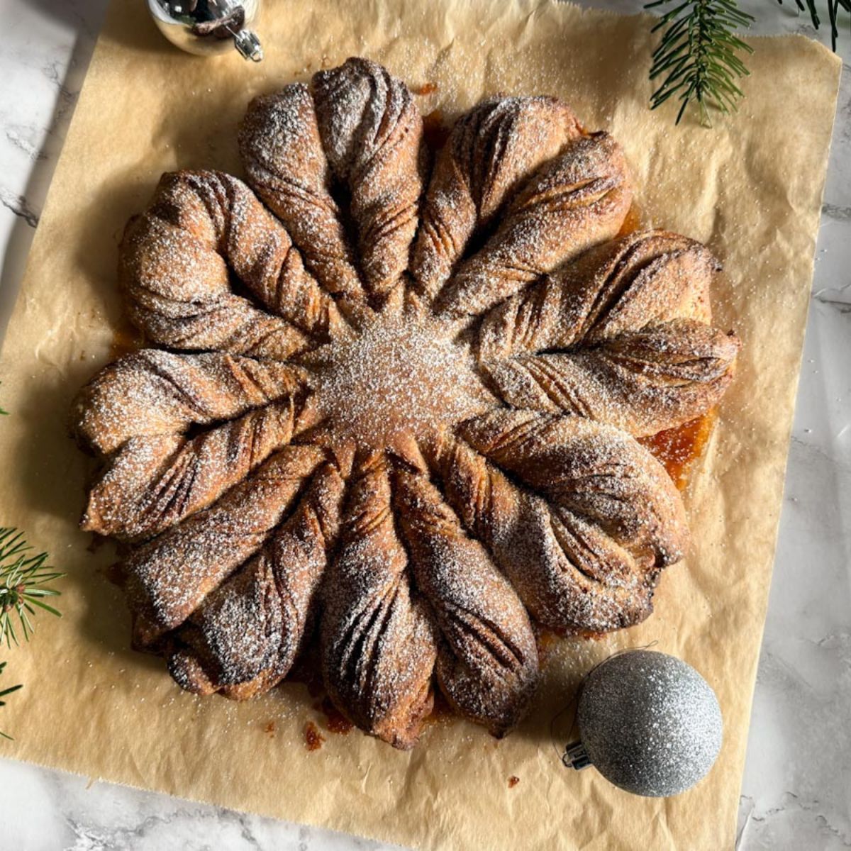 Decorative, flaky pastry with honey glaze and powdered sugar. Perfect for festive breakfast or dessert.